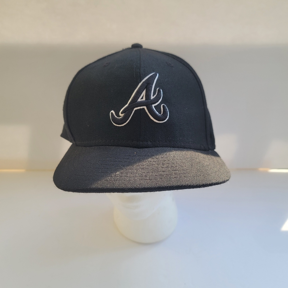 New Era Atlanta Braves Black Fitted Hat size 7.5